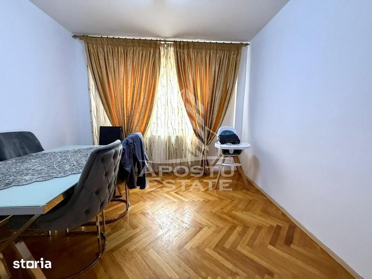 Apartament cu 3 camere semidecomandat în Girocului