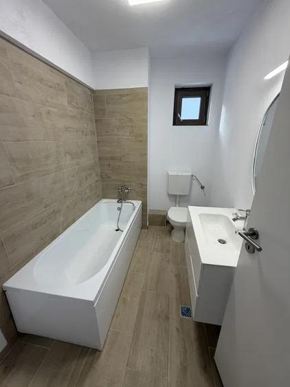 Apartament cu 3 camere semidecomandat, mobilat în Borhanci