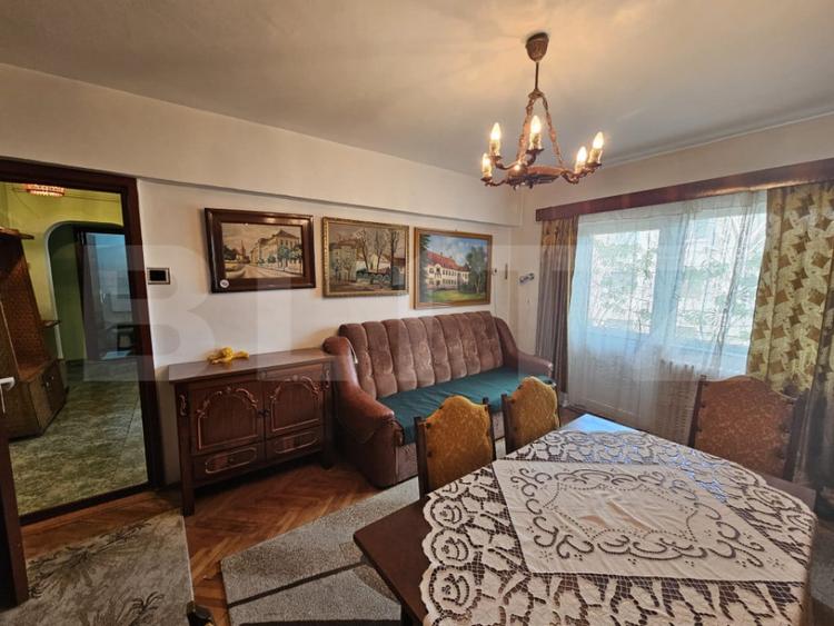 Apartament cu 4 camere decomandat în Central
