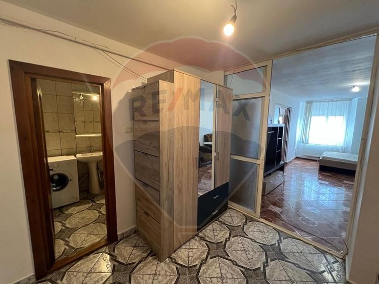 Apartament cu 3 camere decomandat în Sud-Vest