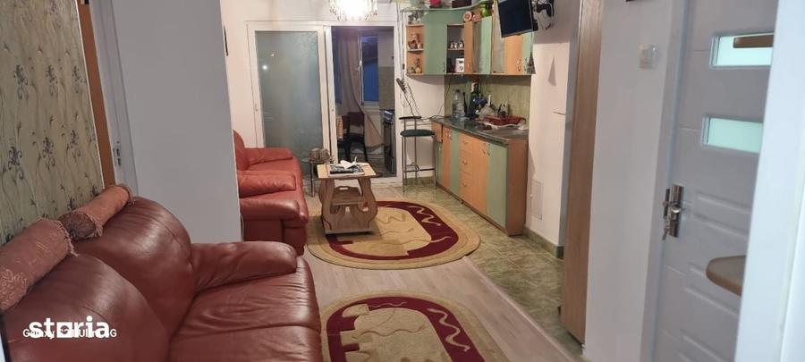 Apartament cu 3 camere decomandat în Ostroveni