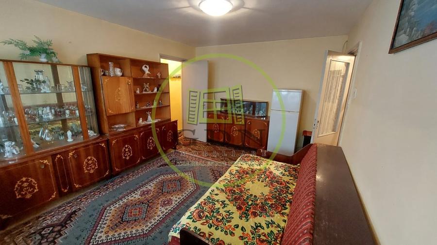 Apartament 2 camere, semidecomandat, 42mp, Craiovita, zona Scoala Elena Farago - 1