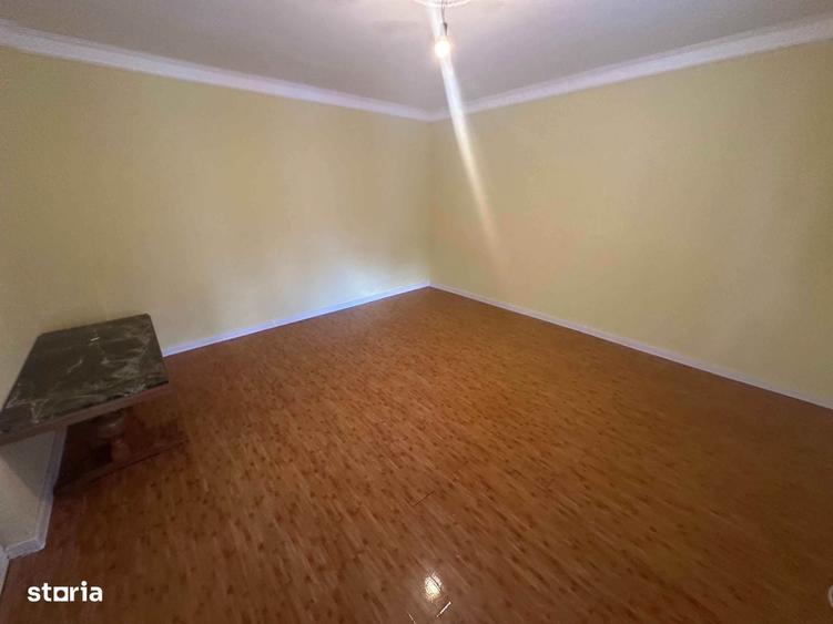 Casă cu 3 camere în Central