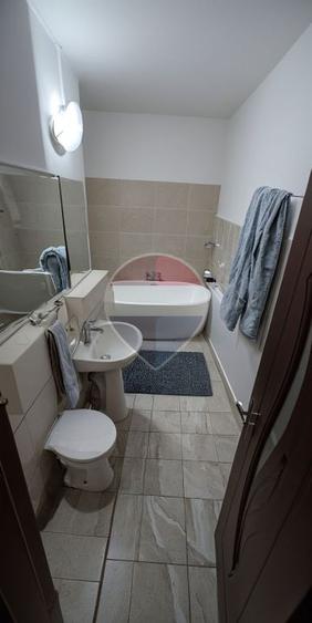 Apartament cu 3 camere decomandat în Nord-Est