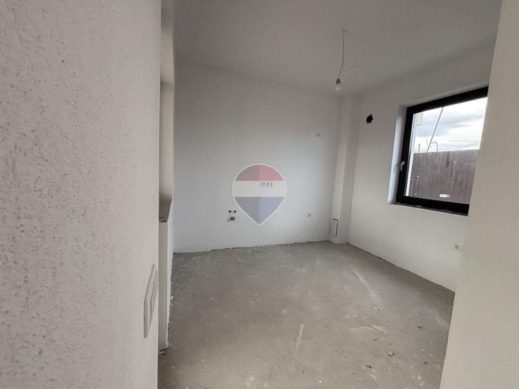 Casă cu 4 camere cu Teren 150 Mp în Șelimbăr