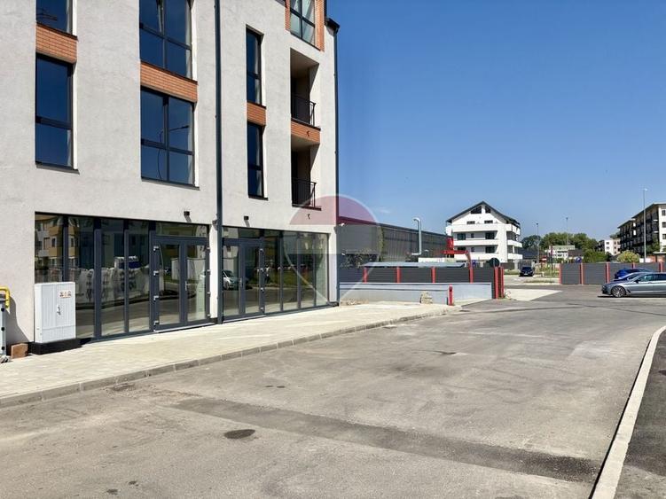 Spațiu comercial, de 185 mp, în Tractorul