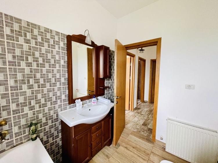 Apartament cu 3 camere decomandat, mobilat în Găvana