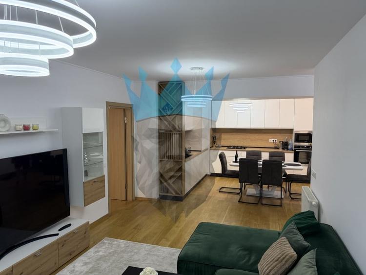 Apartament cu 3 camere semidecomandat, mobilat în Pipera
