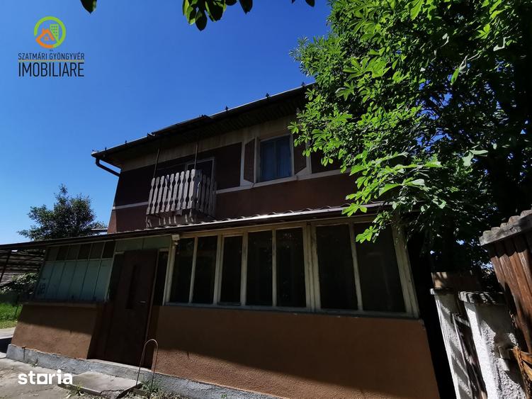 Casă cu 4 camere cu Teren 1978 Mp în Acățari