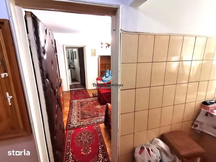 Apartament cu 3 camere semidecomandat în Dărmănești