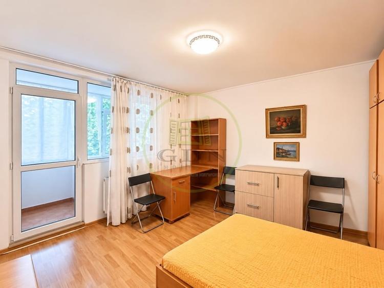 Apartament cu 4 camere decomandat în Rahova