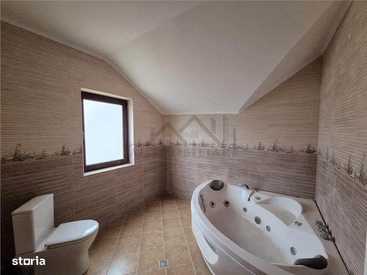Casă cu 5 camere cu Teren 464 Mp în Bucium