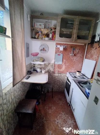 Apartament cu 2 camere semidecomandat, mobilat în Trivale
