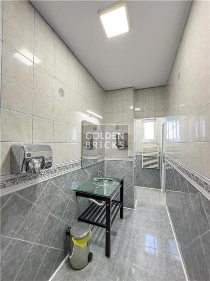 Casă individuală cu 11 camere cu Canalizare în Străulești