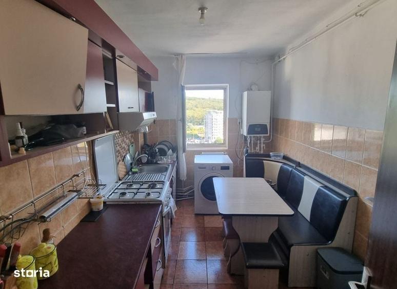 Apartament cu 4 camere decomandat în Nicolina
