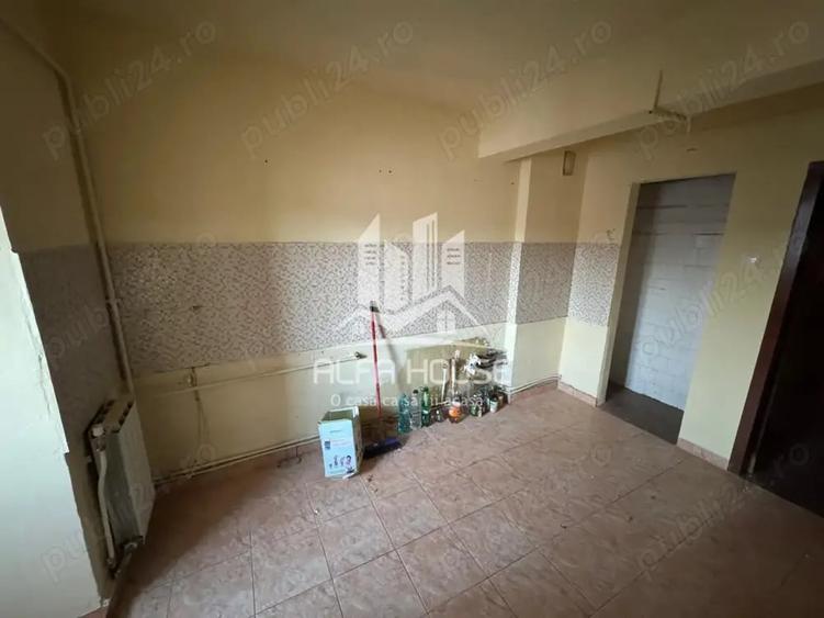 Apartament cu 4 camere semidecomandat în Central