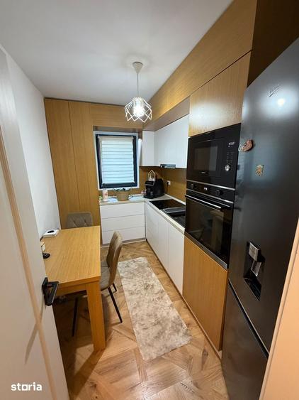 Apartament cu 4 camere în Tineretului