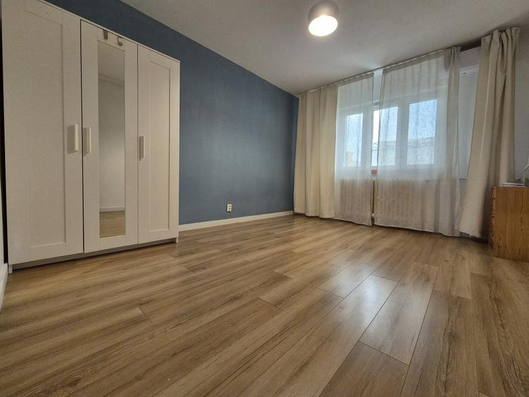 Apartament cu 4 camere semidecomandat, mobilat în Pantelimon