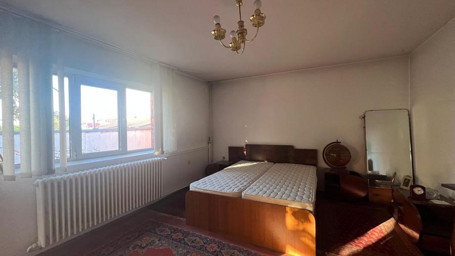 Casă individuală cu 6 camere cu Canalizare în Bucureștii Noi