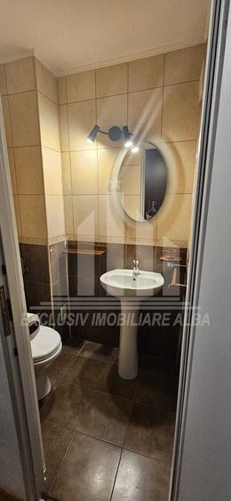 Apartament cu 3 camere decomandat, mobilat în Ampoi 3