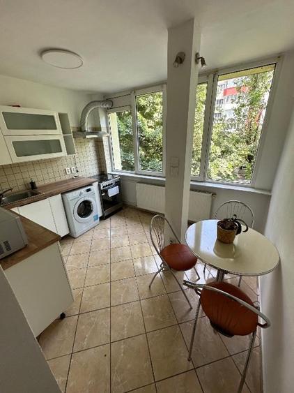 Apartament cu 3 camere semidecomandat, mobilat în Arcul de Triumf