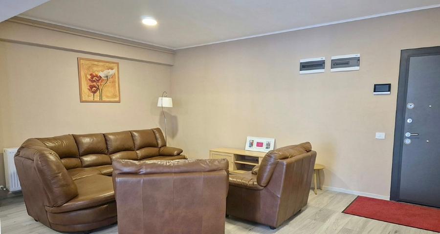 Apartament cu 2 camere decomandat în Triaj