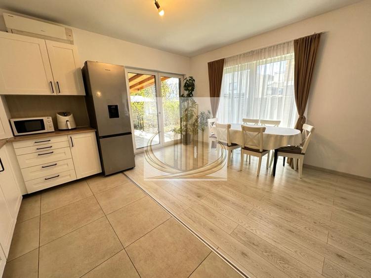 Duplex cu 5 camere cu Canalizare în Dumbrăvița