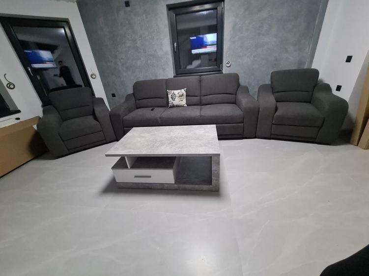 Casă cu 4 camere în Exterior Vest