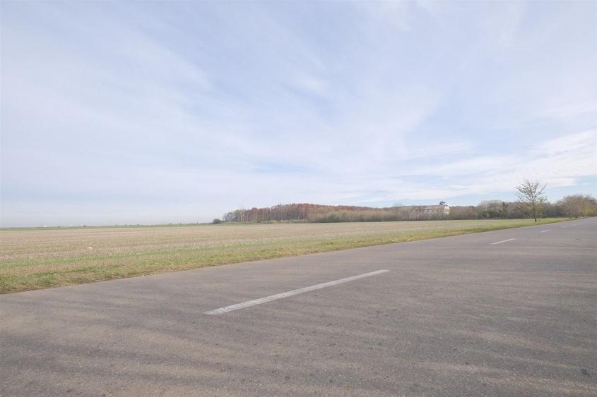 Teren Construcții intravilan de 270000 mp, în Gherghița