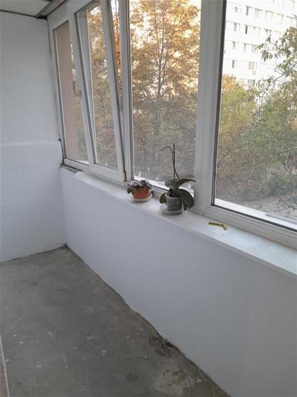 Apartament cu 3 camere semidecomandat în Dacia