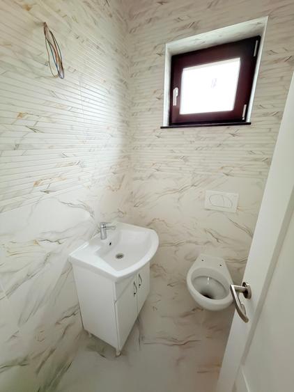 Casă individuală cu 3 camere cu Canalizare în Est
