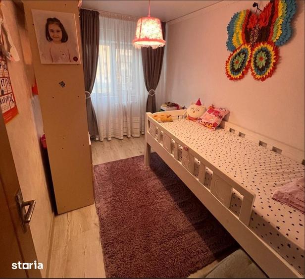 Apartament cu 3 camere decomandat în Canta