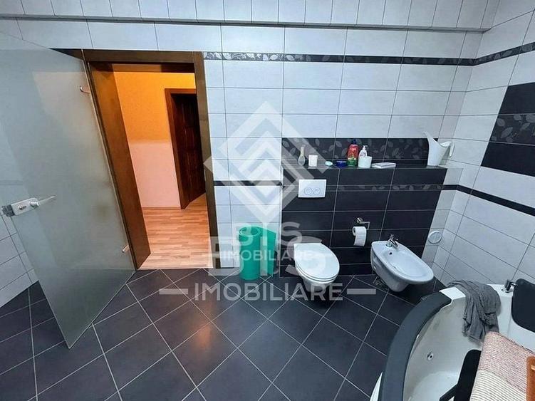 Casă individuală cu 6 camere cu Canalizare în Ultracentral