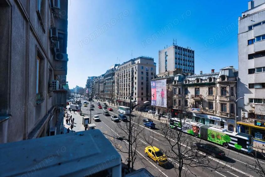 Apartament cu 3 camere semidecomandat în Romană