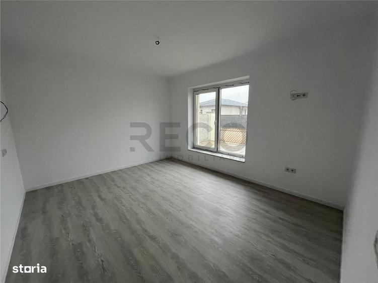 Casă cu 4 camere în Rontău