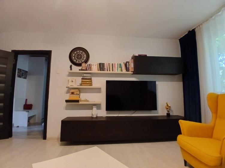 Apartament cu 3 camere decomandat, mobilat în Drumul Taberei