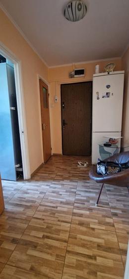 Apartament cu 3 camere decomandat, mobilat în Brâncoveanu