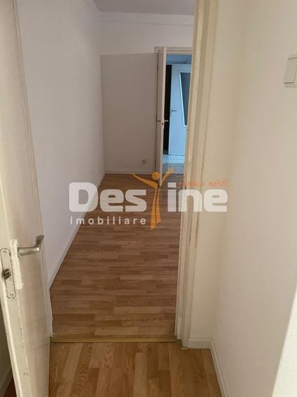 Apartament cu 3 camere semidecomandat în Drumul Taberei