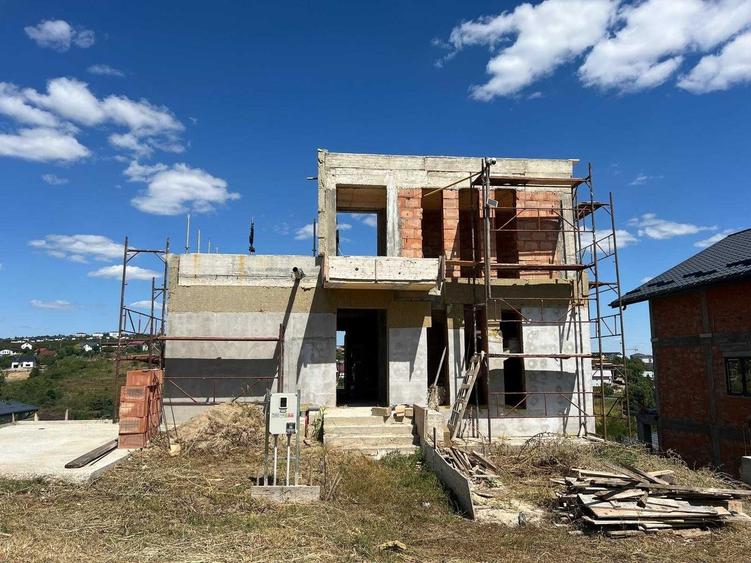 Casă cu 4 camere în Valea Adâncă
