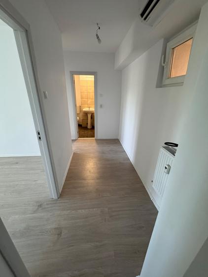 Apartament cu 4 camere decomandat în Drumul Taberei