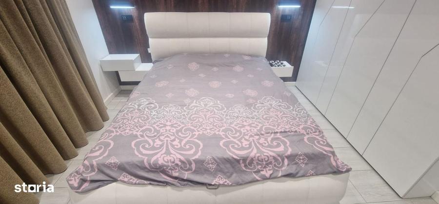Apartament cu 4 camere decomandat în Central