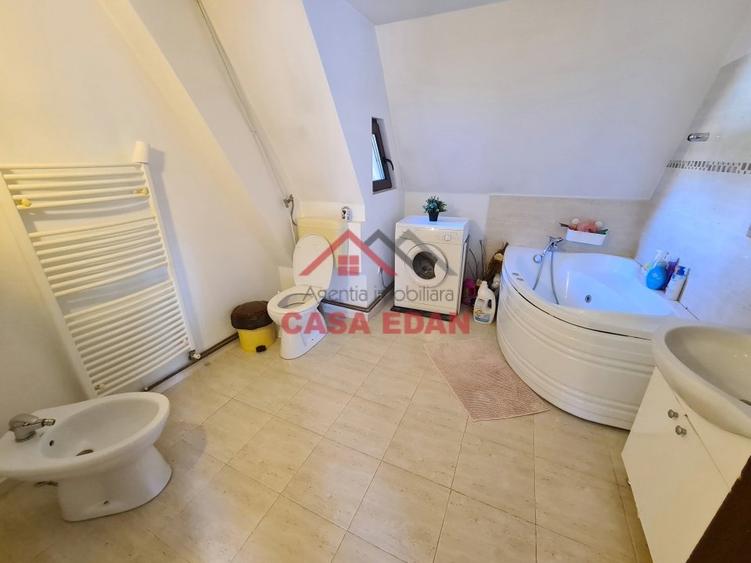 Casă individuală cu 5 camere cu Canalizare în Central