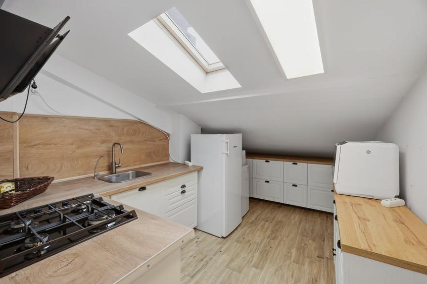 Apartament cu 3 camere semidecomandat, mobilat în Bucureștii Noi