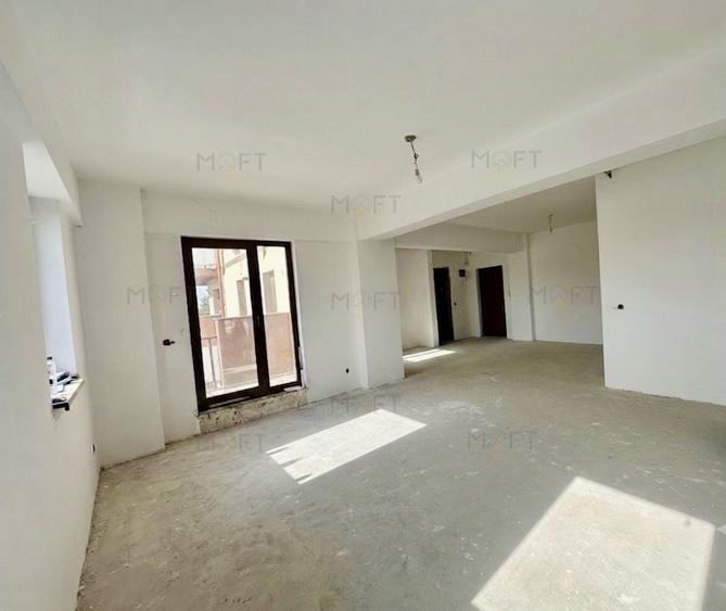 Apartament cu 3 camere decomandat în Aviației