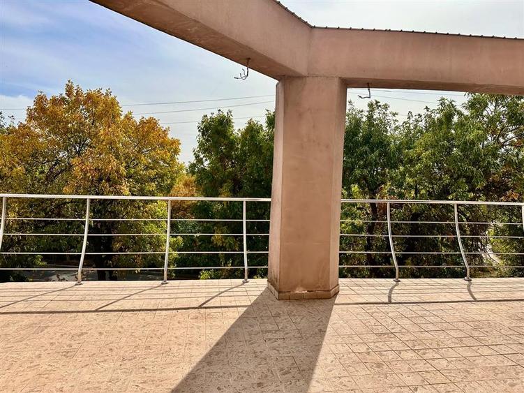 Casă cu 7 camere cu Teren 600 Mp în Pipera