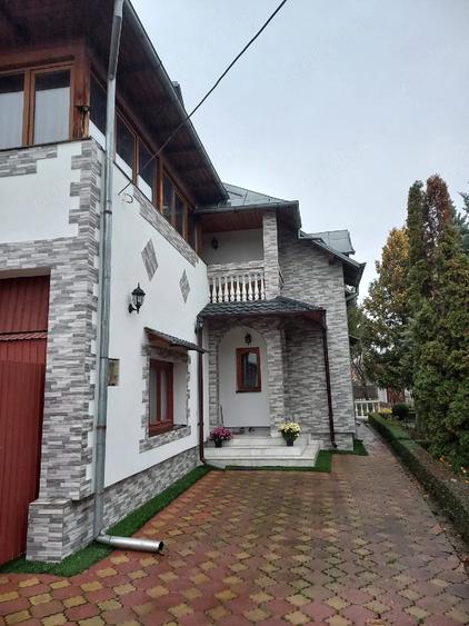 Casă cu 6 camere cu Teren 900 Mp în Pucioasa