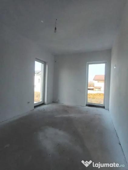 Casă cu 4 camere cu Teren 400 Mp în Central