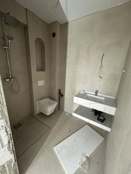 Apartament cu 3 camere decomandat în Exterior Vest