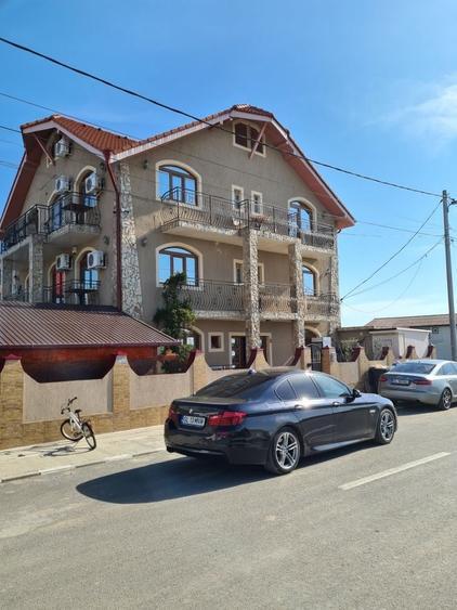 Casă cu 4 camere în Palazu Mare