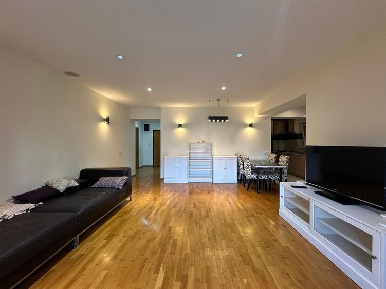 Apartament cu 3 camere decomandat în Herăstrău